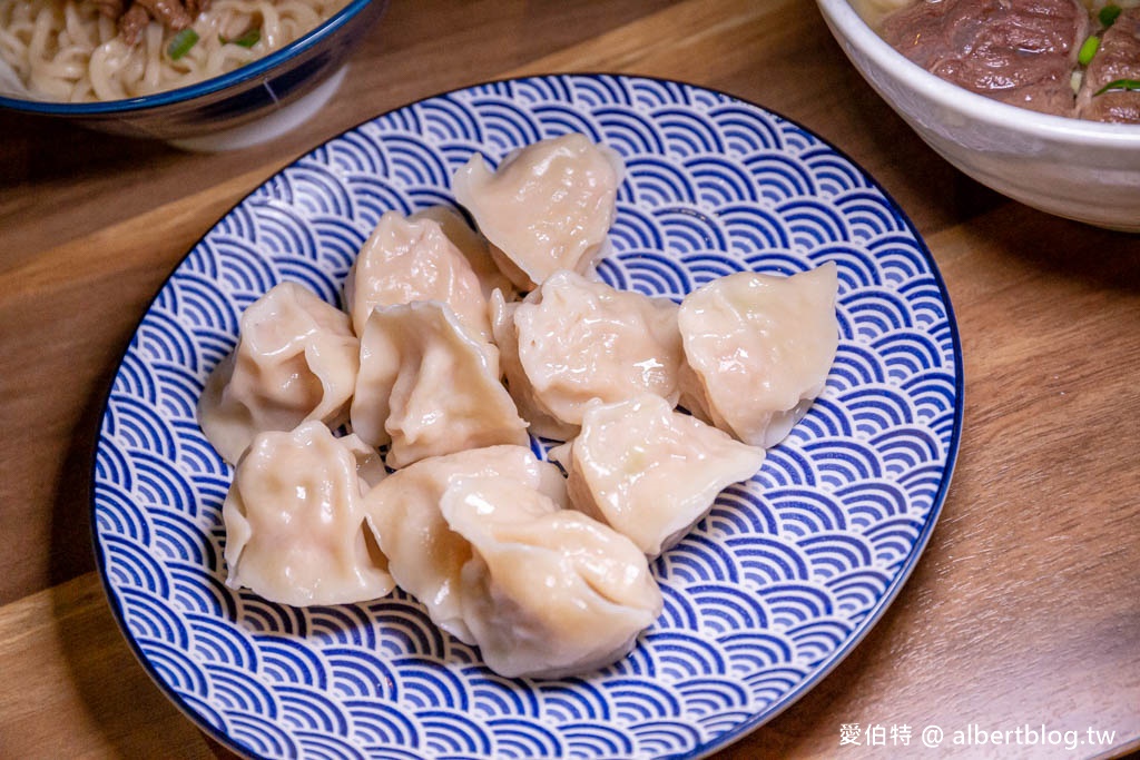 小巷子清燉牛肉麵桃園武陵店|湯頭清爽拉麵Q彈有勁,滷味水餃 @愛伯特