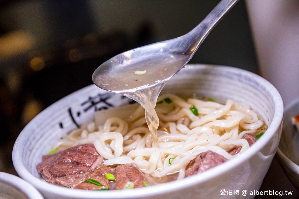 小巷子清燉牛肉麵桃園武陵店|湯頭清爽拉麵Q彈有勁,滷味水餃 @愛伯特