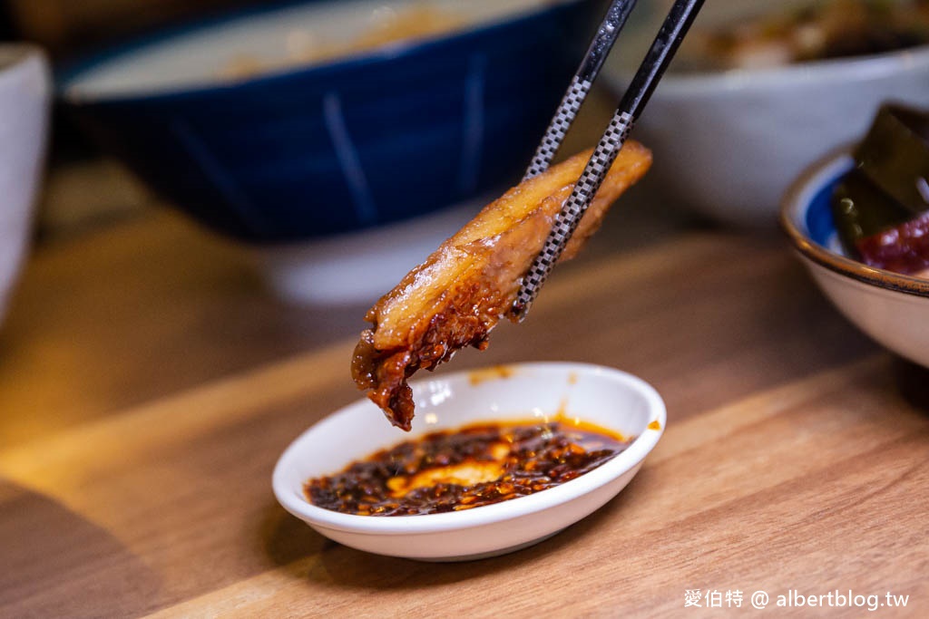 小巷子清燉牛肉麵桃園武陵店|湯頭清爽拉麵Q彈有勁,滷味水餃 @愛伯特