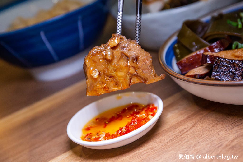 小巷子清燉牛肉麵桃園武陵店|湯頭清爽拉麵Q彈有勁,滷味水餃 @愛伯特