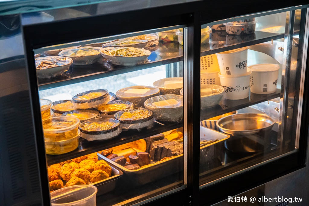 小巷子清燉牛肉麵桃園武陵店|湯頭清爽拉麵Q彈有勁,滷味水餃 @愛伯特