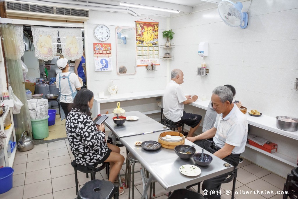 中壢早餐六一一豆漿店（有平民版鼎泰豐小籠包的封號，韭菜餅也推） @愛伯特