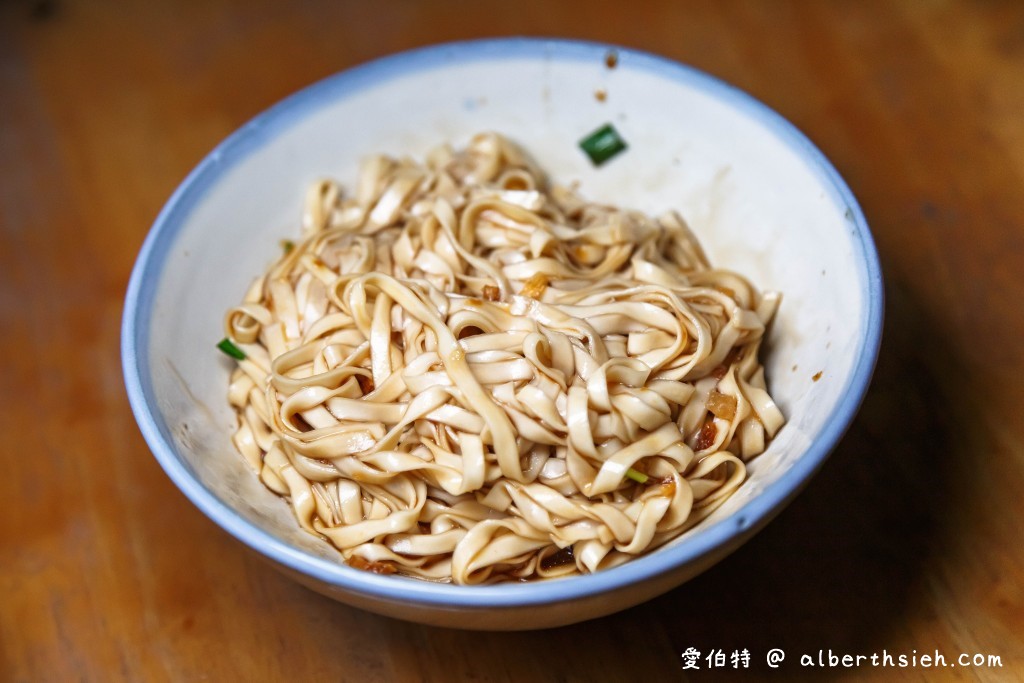 宜蘭頭城美食．阿茂麵攤（五十年老店，有顆粒的古早味黑芝麻麻醬麵好吃） @愛伯特