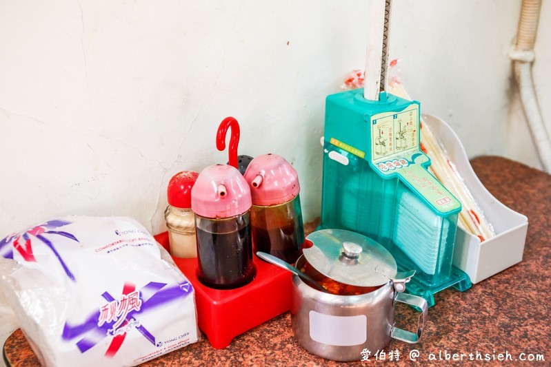 龍岡陳家祖傳乾麵（平鎮美食烏醋乾拌麵好吃，生辣椒必添加超對味） @愛伯特