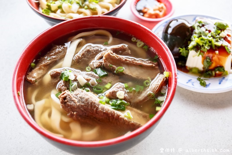 桃園觀音來來牛家莊（工業區裡的美味清燉牛肉麵） @愛伯特