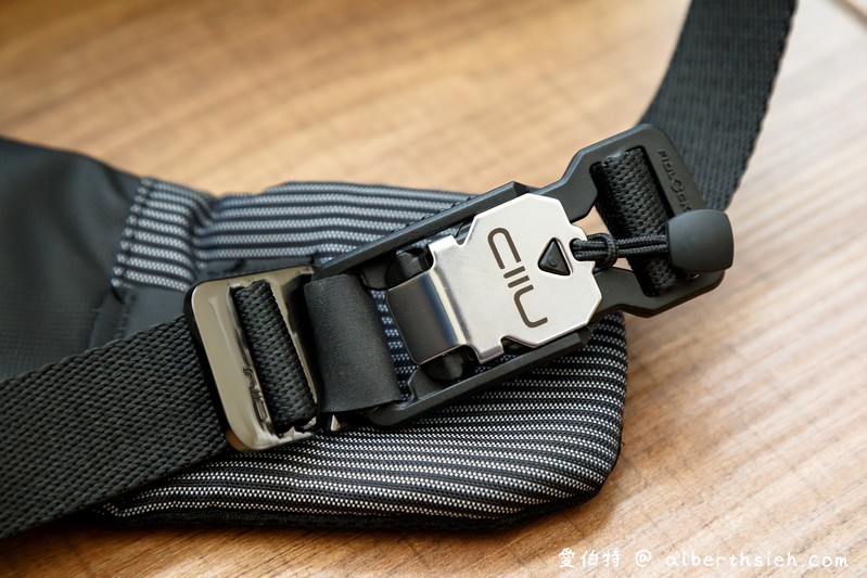 Decode Tech Sling科技單肩包（輕巧時尚，側開設計快速收取） @愛伯特