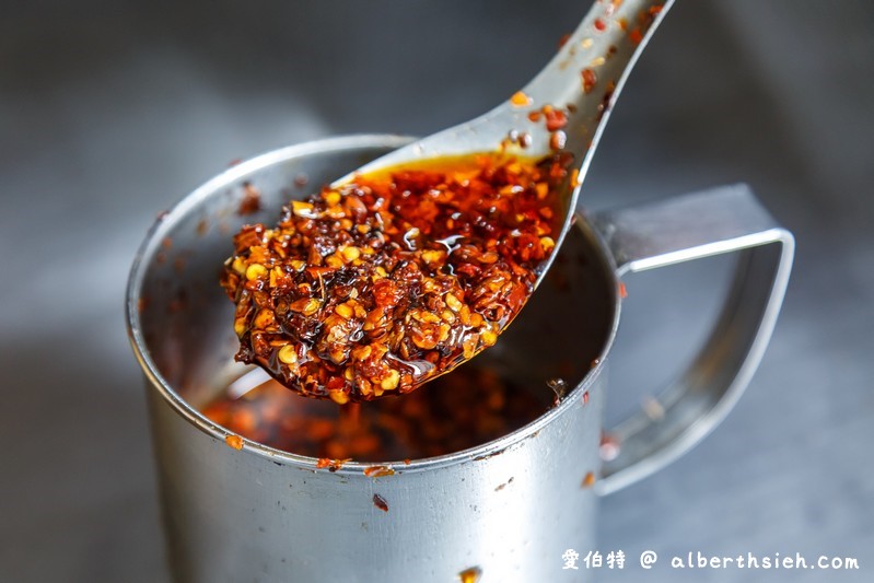 新莊聯邦市場美食．無名榨菜肉絲麵/豆花（在地人必推榨菜爽脆，湯頭清爽添加辣醬超對味） @愛伯特