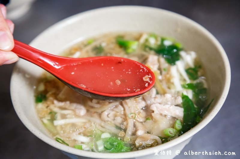 新莊聯邦市場美食．無名榨菜肉絲麵/豆花（在地人必推榨菜爽脆，湯頭清爽添加辣醬超對味） @愛伯特