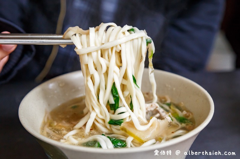 新莊聯邦市場美食．無名榨菜肉絲麵/豆花（在地人必推榨菜爽脆，湯頭清爽添加辣醬超對味） @愛伯特