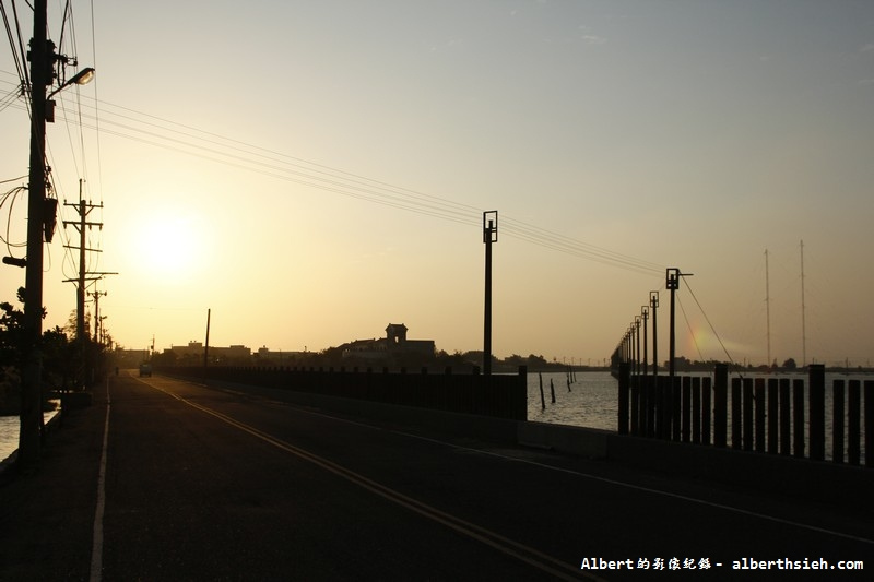 【濕地】雲林口湖．湖口(椬梧)濕地（大自然反撲而形成電線桿矗立在海水中的特殊景觀） @愛伯特