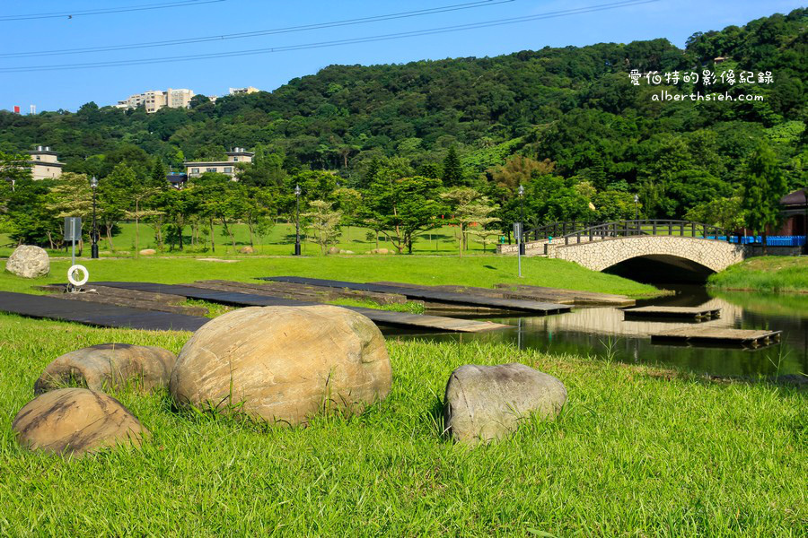 大溪河濱公園．桃園親子景點（兒童遊戲場/大草皮野餐/落羽松/自行車道） @愛伯特