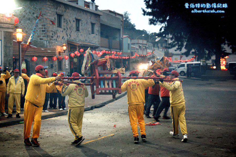 馬祖北竿．擺暝文化祭（神明也要過年，燒馬糧扛乩神轎遶境超熱鬧） @愛伯特