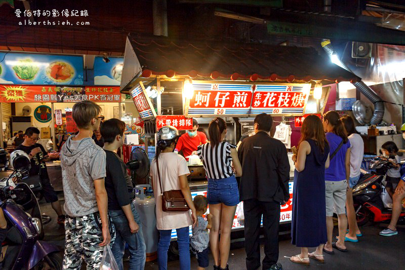 桃園觀光夜市（臭狀元麻辣臭豆腐、烤馬鈴薯、嘉義順蚵仔煎花枝羹、真功夫有一腿雞腿捲、豪記無骨戰鬥雞） @愛伯特