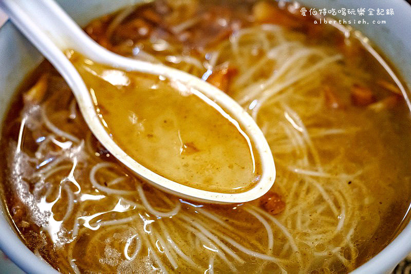 新北市板橋．湳雅夜市：小野牛牛排（平價牛排混搭麻油雞麵線） @愛伯特