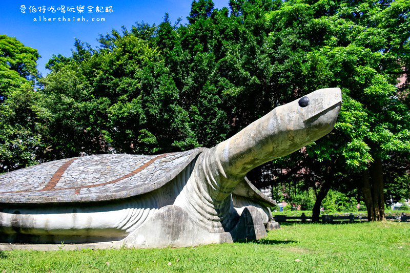 桃園親子景點．龜山中正公園（全台最大的烏龜配上冒險溜滑梯塔） @愛伯特