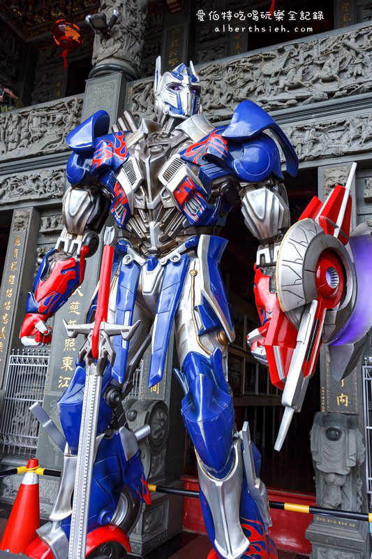 桃園廟宇．明倫三聖宮：變形金剛（中西合璧戰鬥力超強門神） @愛伯特