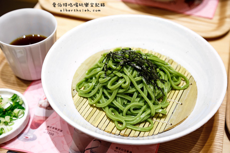 新北市林口．三井Outlet：nana&#8217;s green tea（抹茶界的星巴克） @愛伯特