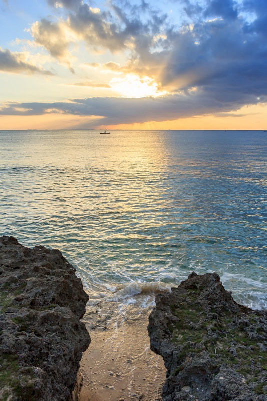 殘波岬．沖繩景點自駕自由行（美麗夕陽景致的斷崖絕景） @愛伯特