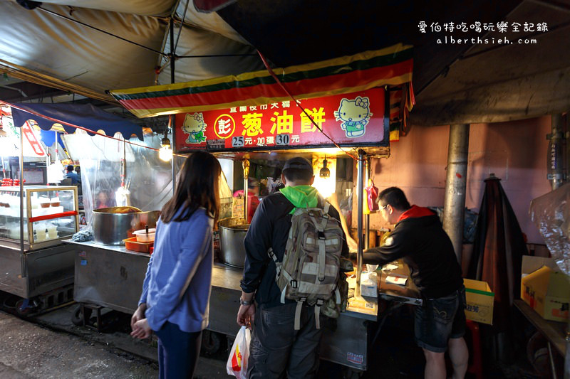 宜蘭市．東門夜市必吃美食（梁大胖碳烤、彭蔥油餅、美茶坊、龍鳳腿、善美燒仙草八寶冰） @愛伯特