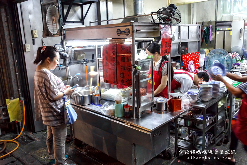 勇伯垃圾麵．新北市鶯歌美食（宵夜時段限定的特色古早麵） @愛伯特