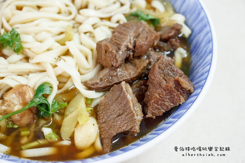 金榜麵館．苗栗三義美食（料多實在的超人氣排隊客家餐點） @愛伯特