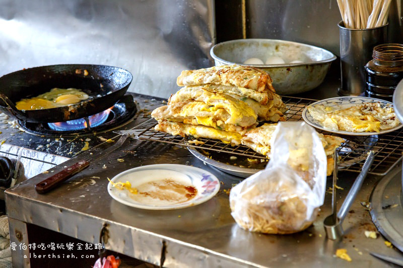 力行街無名早點．桃園八德美食（粉漿蛋餅口感厚實外皮酥香內裡軟Q） @愛伯特