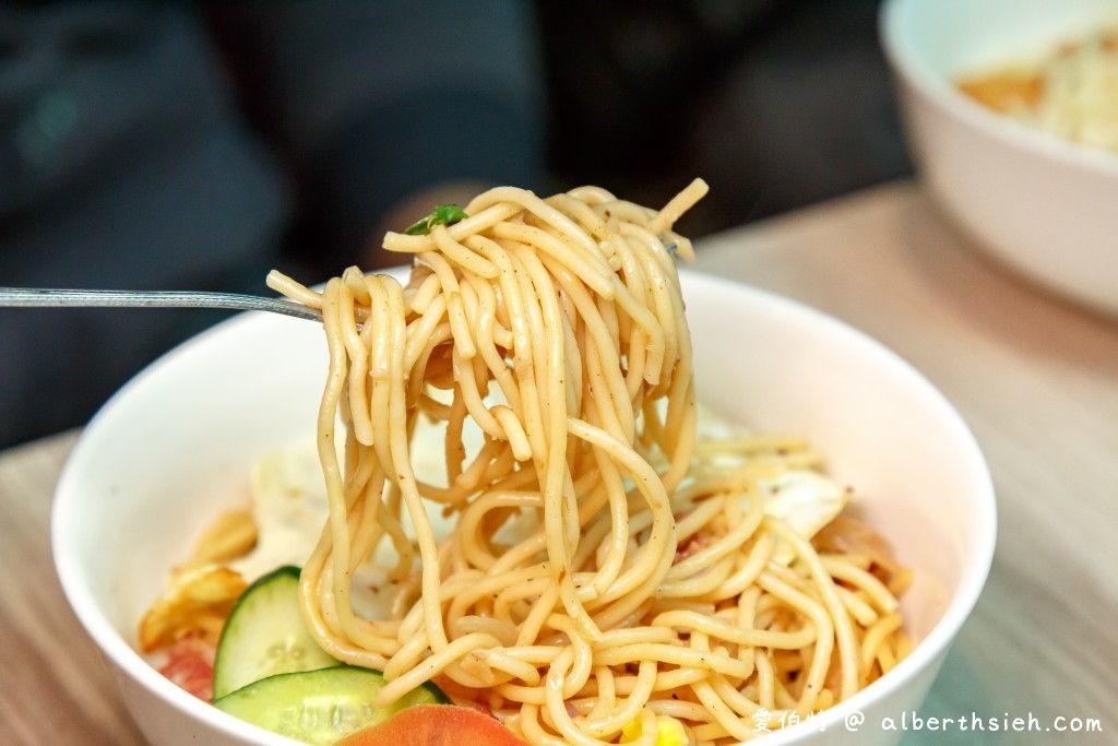 桃園藝文特區美食．漢堡大師同德店早午餐（黑糖全麥吐司/乾炒燻雞麵都很美味好吃喔） @愛伯特