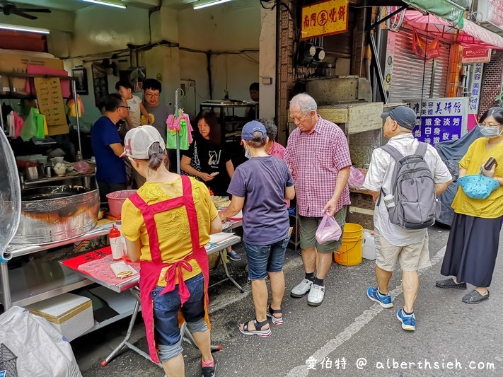 桃園南門市場美食．故鄉の味麵糊蛋餅（排隊早餐用料實在厚實軟嫩，份量十足） @愛伯特