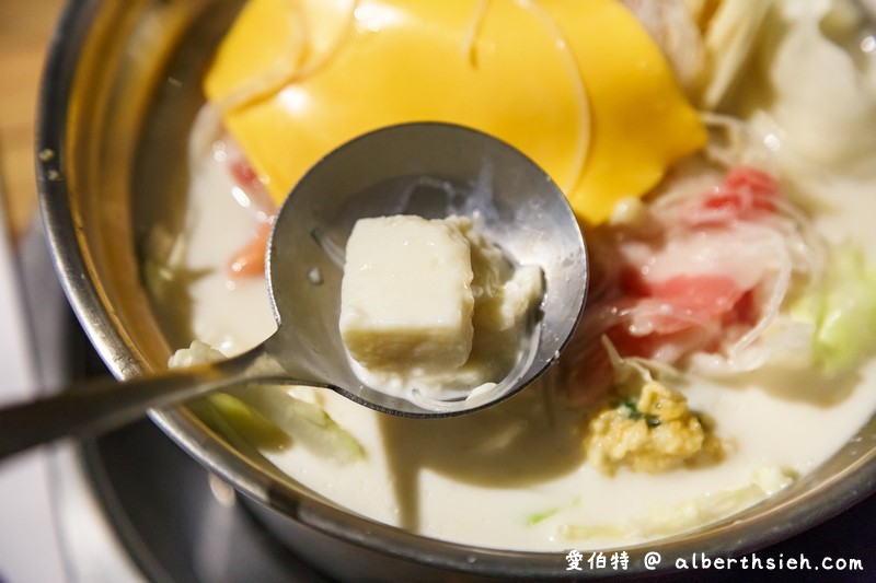 家芬火鍋．龜山林口長庚美食（起司牛奶鍋飽足又好吃，加點豆花還可折20元） @愛伯特