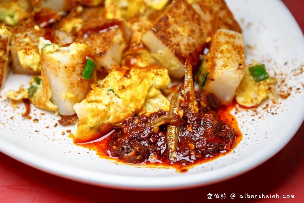 中壢早餐華勛市場美食．緣生緣新疆蛋餅（餅皮酥脆有嚼勁，灑上孜然調味粉，很對味） @愛伯特