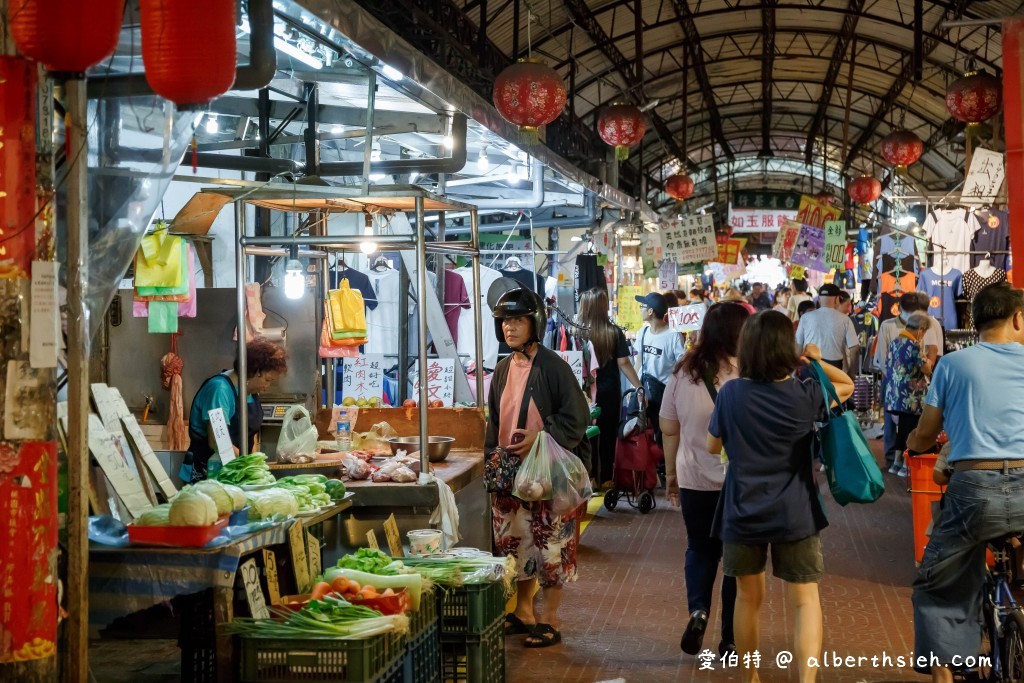 中壢早餐華勛市場美食．緣生緣新疆蛋餅（餅皮酥脆有嚼勁，灑上孜然調味粉，很對味） @愛伯特