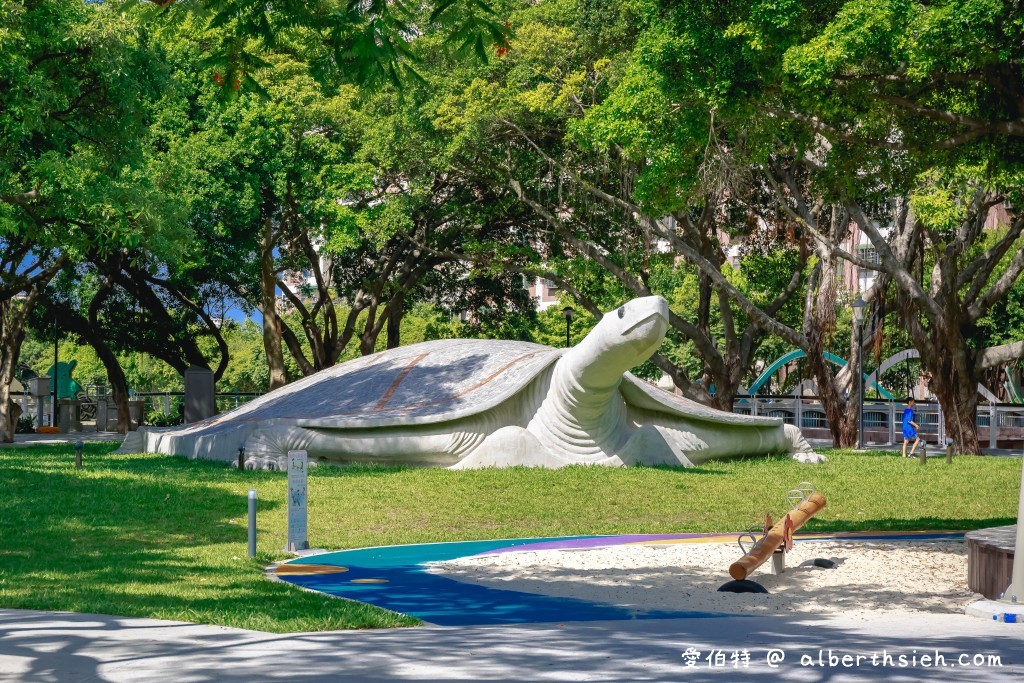 桃園親子景點．龜山中正公園（全台最大的烏龜配上冒險溜滑梯塔） @愛伯特