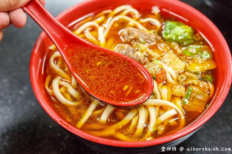 莊記牛肉麵．新竹竹東美食（價格親民，蒜香味十足偏重口味） @愛伯特