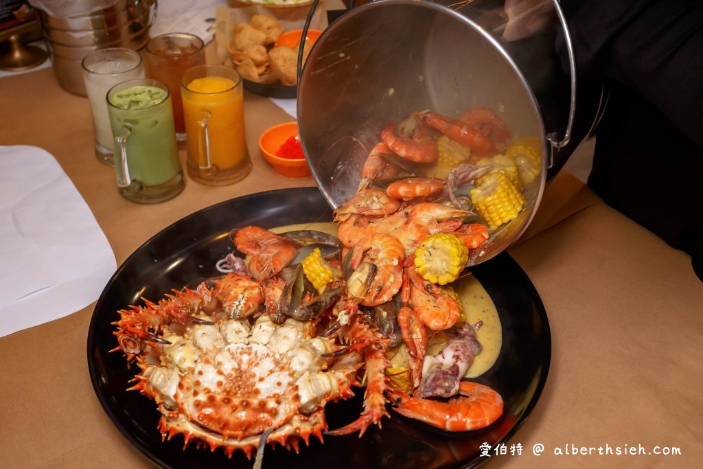 桃園中壢美食．KISS CRAB紅唇蟹（手抓海鮮+炙燒頂級牛排雙重頂級爽受，讓你吃爽爽） @愛伯特