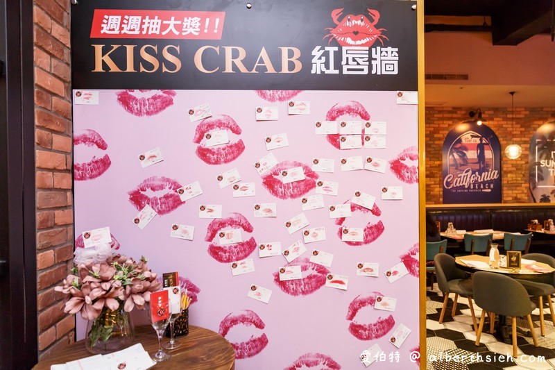 中壢紅唇蟹 KISS CRAB 美式手抓海鮮（超浮誇整大桌的龍蝦螃蟹，讓你吃到一個不要不要的） @愛伯特