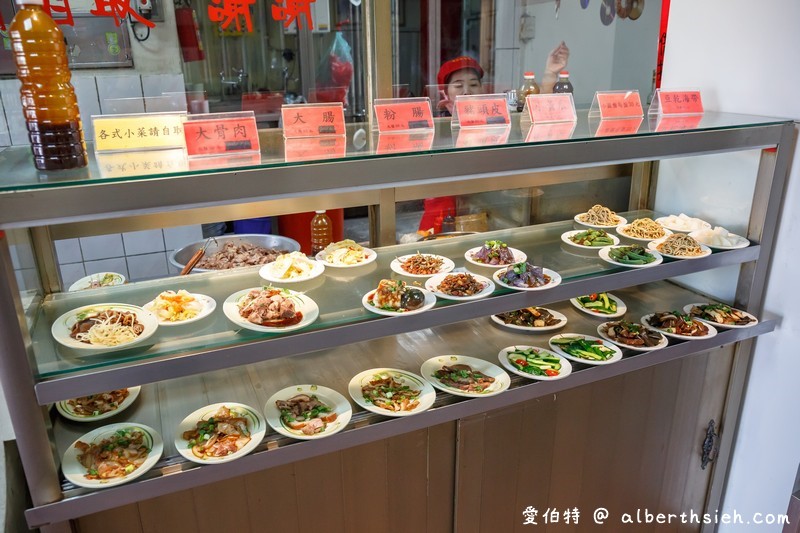 賴新魁麵館．苗栗三義美食（韭菜給的超多，餛飩紮實板條軟Q但偏油） @愛伯特