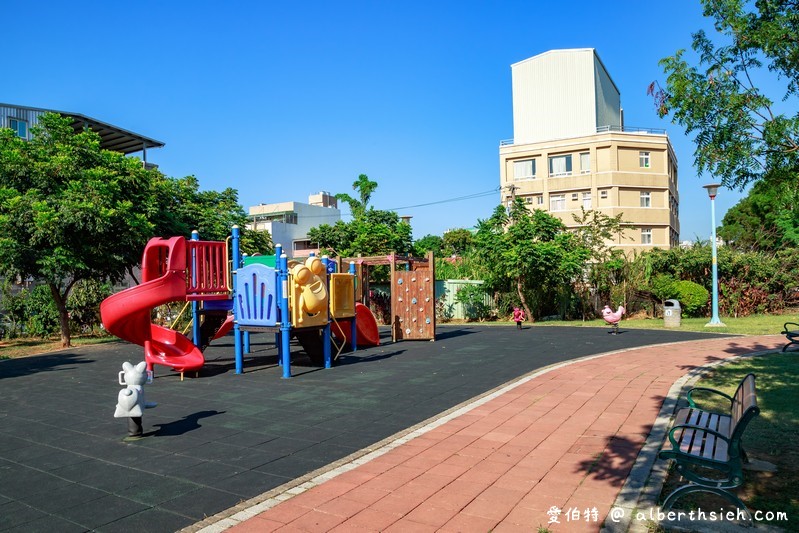 龍岡萬坪公園．中壢親子景點（擁有超大草坪/兒童戲水瀑布/籃球場/自行車專用道/樹蔭林立） @愛伯特