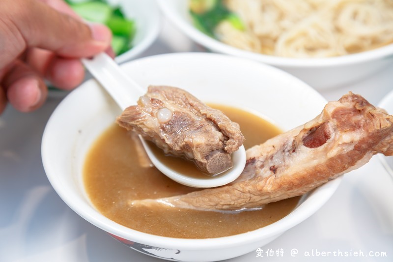 中壢大江美食黃細亞肉骨茶（桃園首家正宗新加坡肉骨茶，濃郁好喝的白胡椒湯頭，滷豬手軟嫩好吃） @愛伯特