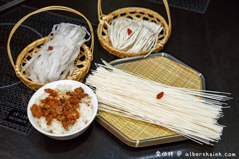 桃園華泰美食杏春德記漢方火鍋（溫補的中藥火鍋湯頭，讓你養生又暖胃） @愛伯特