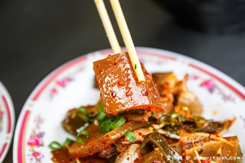 三義四川小吃．苗栗三義美食（牛肉湯頭帶有花椒香氣，入口香麻帶勁） @愛伯特