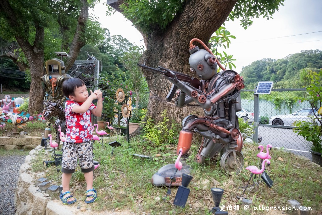 新竹親子景點．SRC北埔印象咖啡民宿（鋼鐵恐龍、變形金鋼、機器人、重機陪你喝午茶的景觀餐廳） @愛伯特