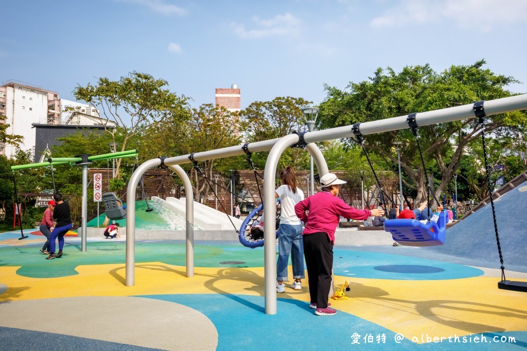 桃園親子景點．平鎮新勢公園共融兒童遊戲場（3公尺海洋主題山丘、沙坑、宇宙旋轉遊戲） @愛伯特