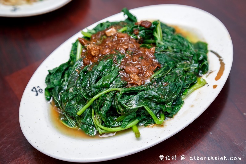 桃園楊記牛肉麵（滷味入口軟嫩好吃，餛飩麵/榨菜肉絲麵也都很推薦） @愛伯特