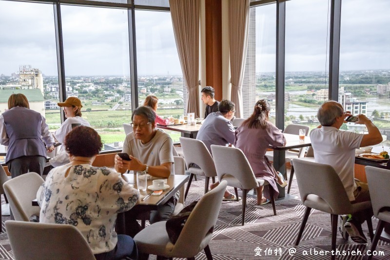 礁溪山形閣溫泉飯店一泊二食（頂樓餐廳邊欣賞宜蘭美景邊享用美食讓人舒適放鬆） @愛伯特