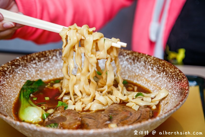 礁溪山形閣溫泉飯店一泊二食（頂樓餐廳邊欣賞宜蘭美景邊享用美食讓人舒適放鬆） @愛伯特