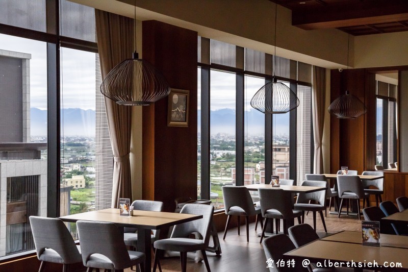 礁溪山形閣溫泉飯店一泊二食（頂樓餐廳邊欣賞宜蘭美景邊享用美食讓人舒適放鬆） @愛伯特