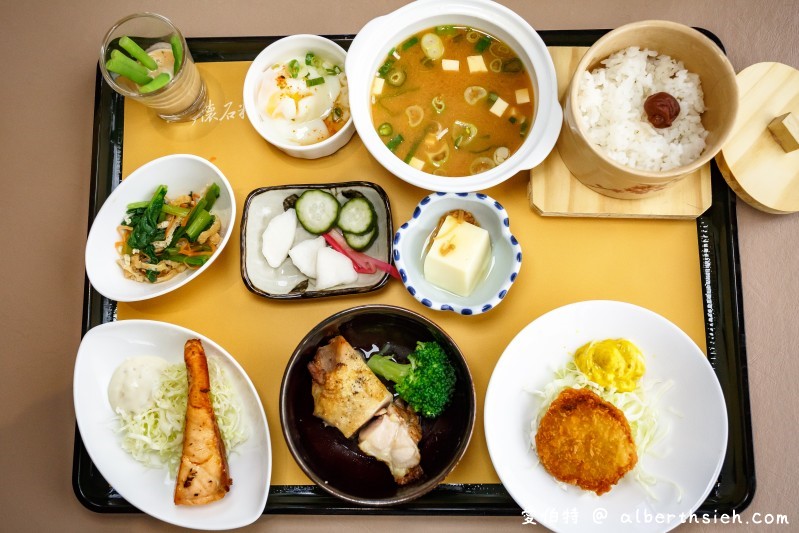 礁溪山形閣溫泉飯店一泊二食（頂樓餐廳邊欣賞宜蘭美景邊享用美食讓人舒適放鬆） @愛伯特