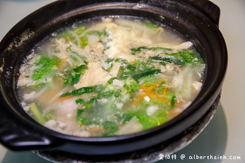 小雲滇．中壢龍岡忠貞美食（雲南紹子米干跟過橋米線都好吃） @愛伯特